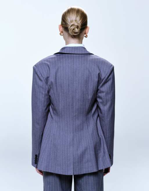 4th & Reckless - Blazer d'ensemble ajusté à fines rayures avec taille cintrée et épaulettes - Gris, 4 de 4