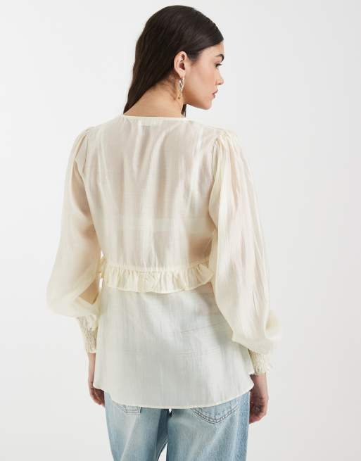 4th & Reckless - Blouse volantée en mousseline semi-transparente avec fente sur le devant et liens à nouer - Crème, 4 de 4