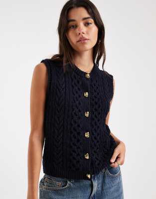 4th & Reckless Chunky Cable Knit Gold-tone Buttons Sleeveless Sweater In Multi