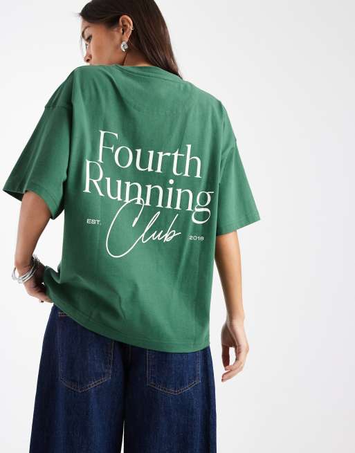 4th & Reckless – Ciemnozielony T-shirt oversize z dużą zawartością bawełny, z grafiką z napisem „Running Club” na plecach