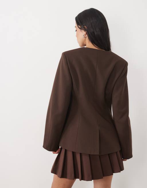 4th & Reckless cocoon sleeve fitted waist blazer co-ord in chocolate, 3 of 4