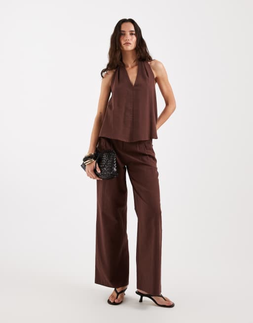 4th & Reckless - Coordinato in misto lino color cioccolato con top vaporoso allacciato al collo con scollo a V e pantaloni