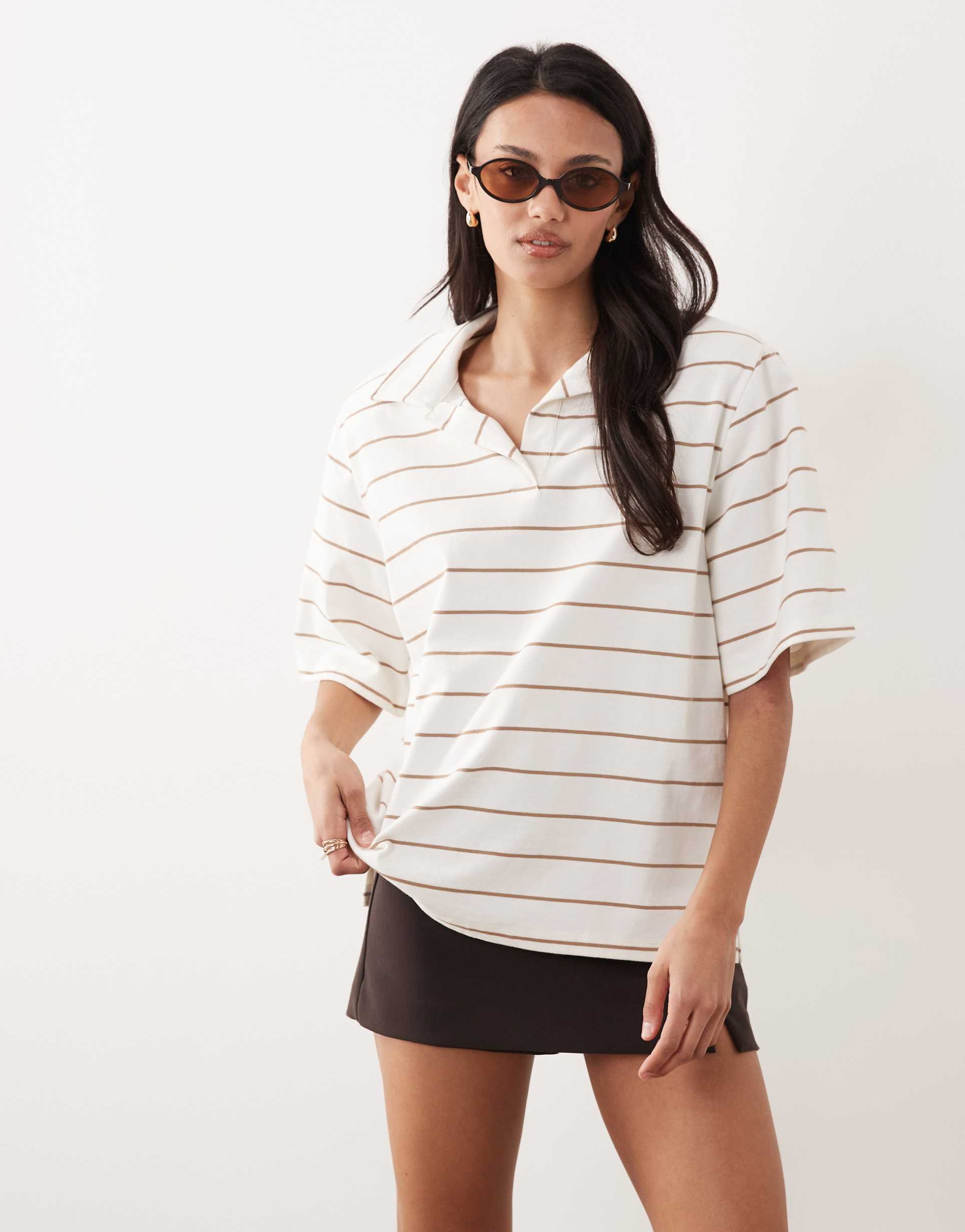 4th & reckless cotton shoulder pad detail collared polo top in white stripe