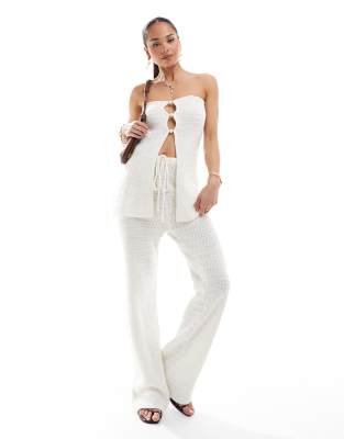 4th & Reckless Crochet Pearl Detail Bandeau Top In White