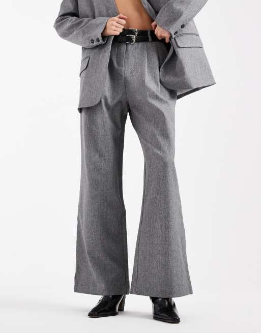 4th & Reckless double belt pleat detail wide leg tailored trousers co-ord in grey, 3 of 5