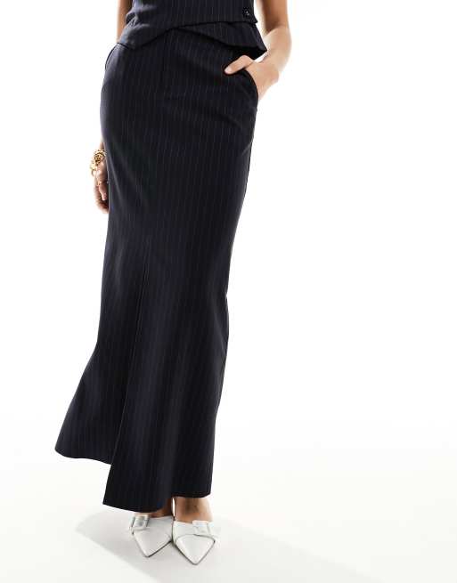 4th & Reckless – Eleganter Maxirock in Marineblau mit Nadelstreifen und Frontschlitz, Kombiteil, 4 von 5