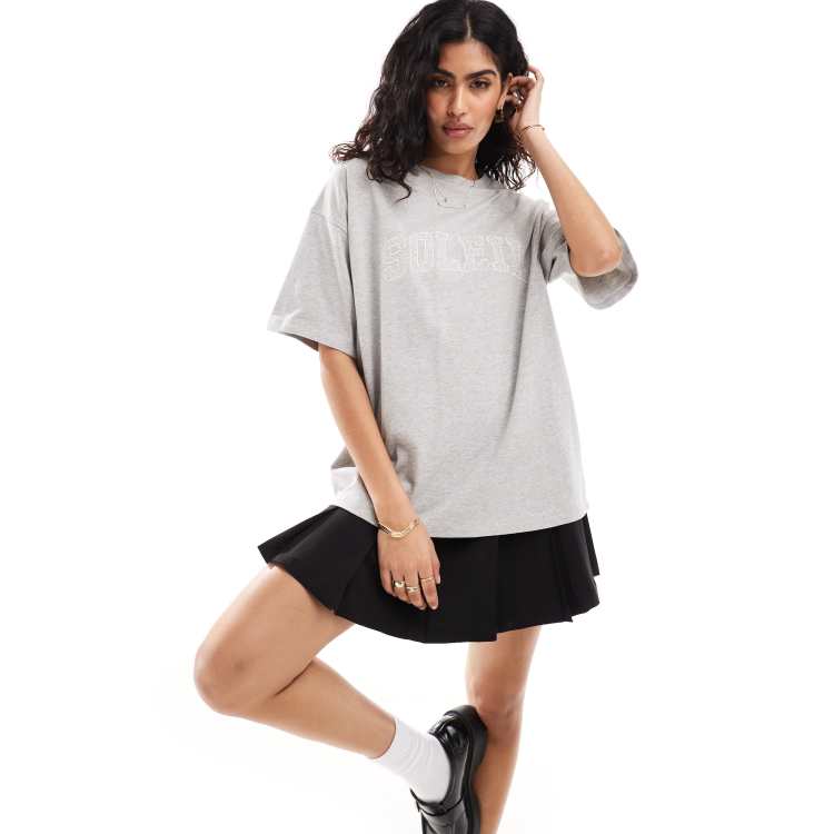 トップス SIDE EMBROIDERY OVER LOGO TEE A WOMAN'S PLACE IS ON TOP SIDE SLIT TEE – Pebby Forevee
