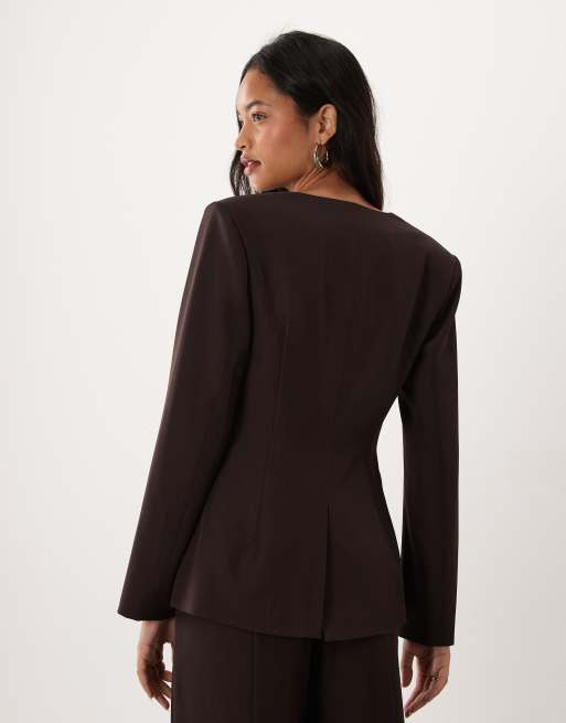 4th & Reckless ensemble coordonné blazer cintré structuré à manches évasées sans col en aubergine, 4 de 4