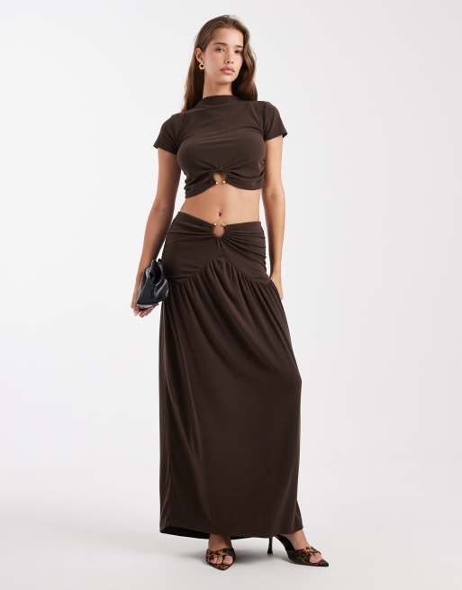 4th & Reckless - Ensemble crop top et jupe longue double épaisseur près du corps à taille basse avec détail métallique doré - Chocolat