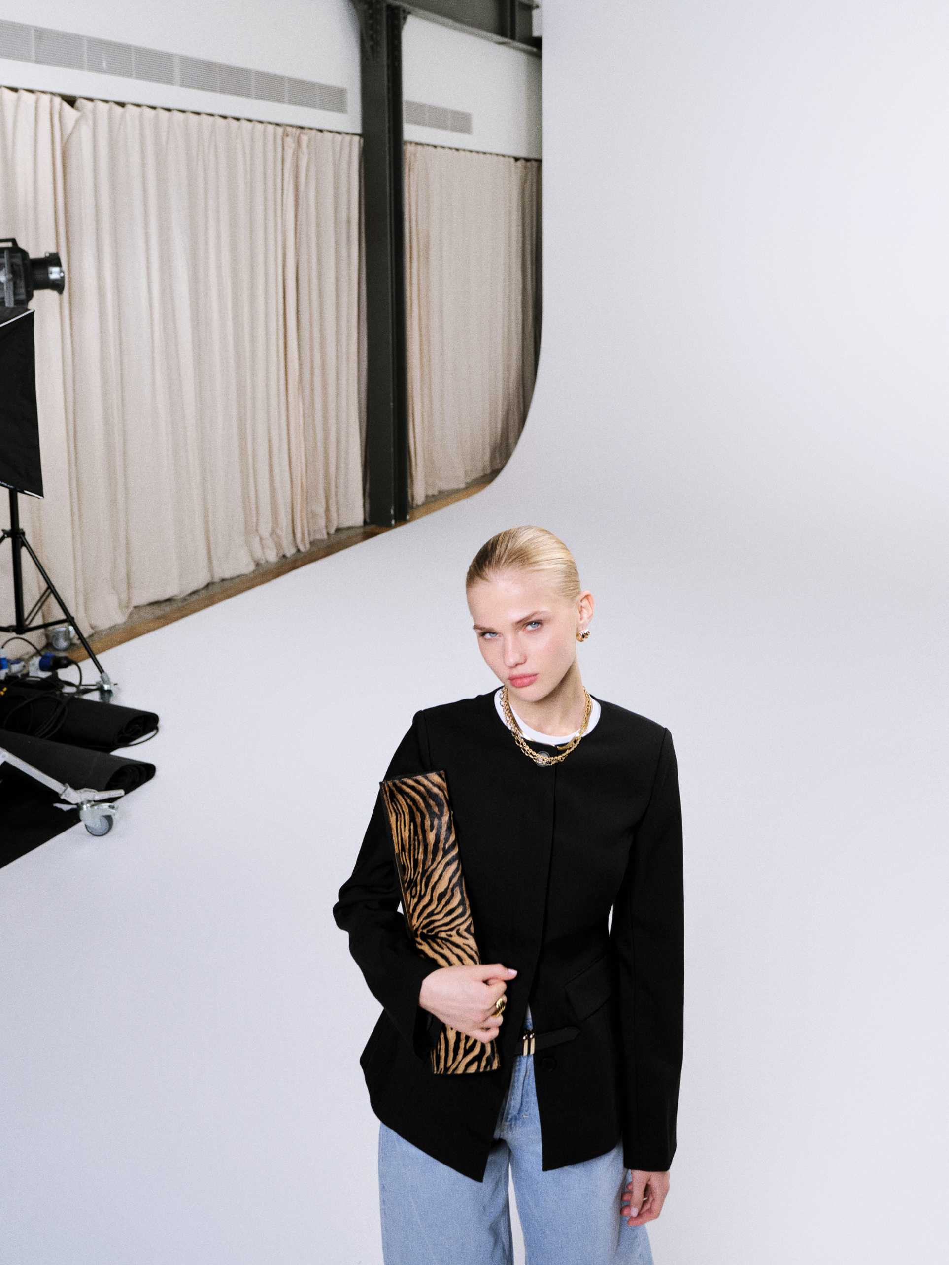 4th & reckless exclusive fitted waist collarless cocoon sleeve blazer in black