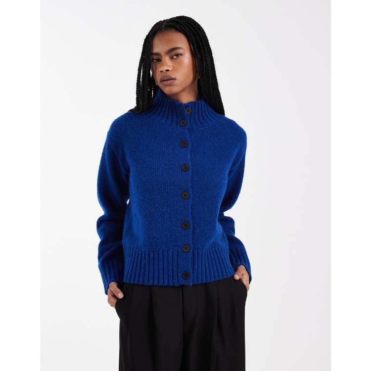 209615248-1-blue?$n_750w$&wid=
