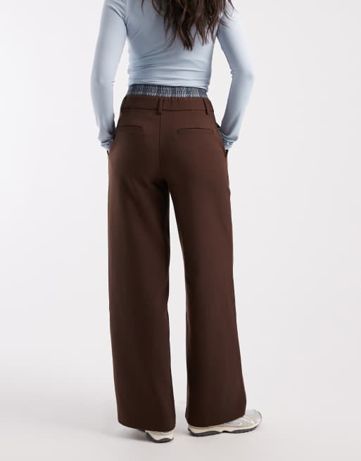 4th & Reckless - Exclusives - Elegante broek met wijde pijpen en geruite tailleband in chocoladebruin, 2 van 5