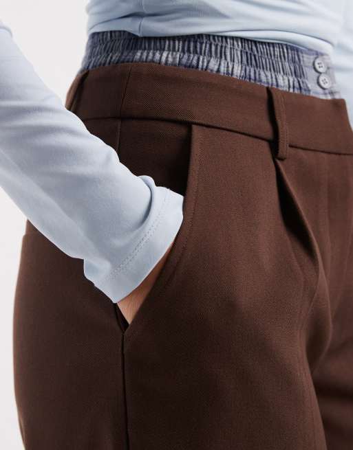 4th & Reckless - Exclusives - Elegante broek met wijde pijpen en geruite tailleband in chocoladebruin, 4 van 5