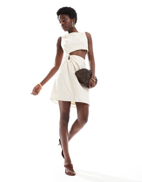 4th & Reckless – Exklusives Maxikleid in Cremeweiß mit Cut-Out, Metalldetail und Leinenanteil - view 1