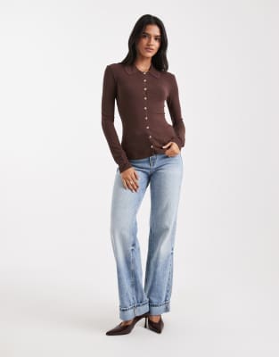 4th & Reckless Fitted Rib Knit Gold-tone Button Up Collared Top In Brown
