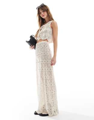 4th & Reckless 4th & Reckless floral crochet scallop hem beach maxi skirt co-ord in beige-Neutral