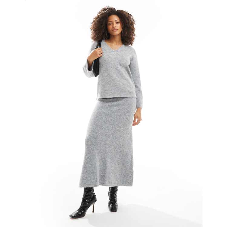 206762966-1-grey?$n_750w$&wid=