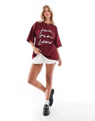 fourth studio London motif t-shirt in burgundy-Red