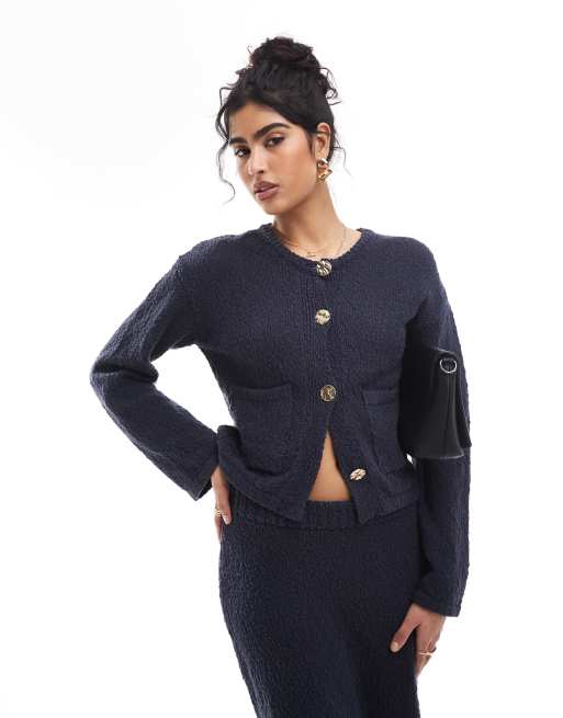 4th & Reckless - Gebreid vest met textuur, gouden knopen en zakdetail in marineblauw, deel van co-ord set