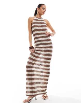 4th & Reckless - Gehäkeltes Maxi-Strandkleid in gestreiftem Braun mit Neckholder und tiefem Rückenausschnitt