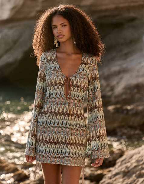 4th & Reckless – Gehäkeltes Mini-Strandkleid mit Chevron-Muster, Schlüssellochausschnitt, ausgestellten Ärmeln und Bindedetail vorne, Kombiteil - view 1