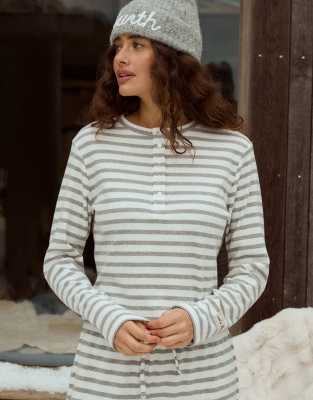 4th & Reckless - Geripptes Henley-Oberteil aus Baumwollmix mit Knopfdetail und Streifen in Grau und Weiß, Kombiteil