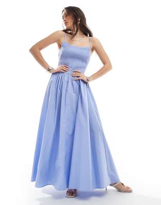 4th & Reckless - Gesmoktes Maxi-Trägerkleid in Blau mit V-Taille und gerafftem Rockteil