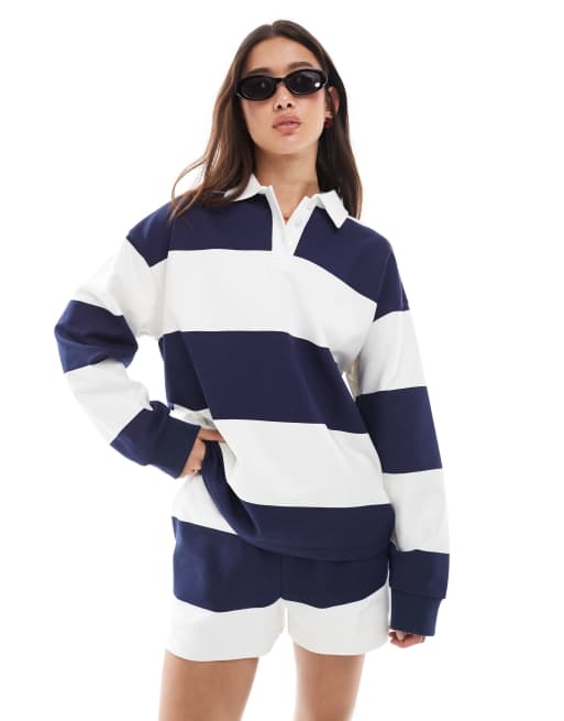 4th & Reckless - Gestreepte co-ord set van boxershorts met geborduurd logo en rugbysweatshirt met polokraag in marineblauw en wit, 3 van 3