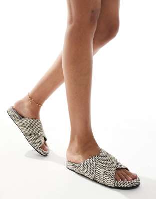 4th & Reckless - Gewebte, flache Sandalen in Schwarz-Weiß mit überkreuzten Riemen