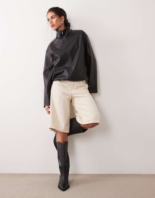 4th & Reckless high shine faux leather funnel neck cropped puffer jacket co-ord in black, 3 of 4