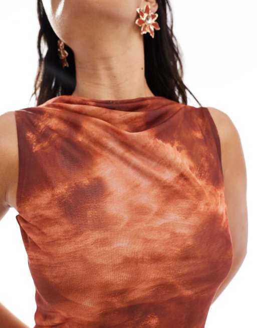 4th & Reckless – Hochgeschlossenes, drapiertes Maxikleid in Rost mit Print in verschwommener Optik, 3 von 4