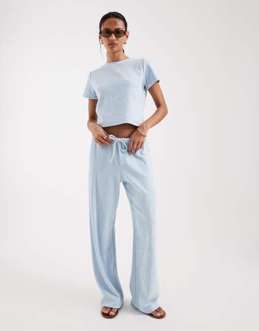 4th & Reckless – Set aus Baumwoll-Frottee in Babyblau mit knapp geschnittenem T-Shirt mit Logo-Stickerei und Hose mit weitem Bein, 3 von 3