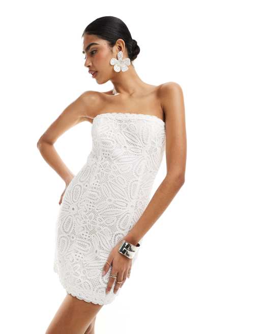 4th & Reckless - Hvid bandeau-minikjole med blondedetaljer i broderie anglaise
