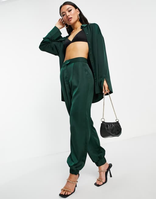 4th & Reckless - Joggers in raso verde bosco in coordinato