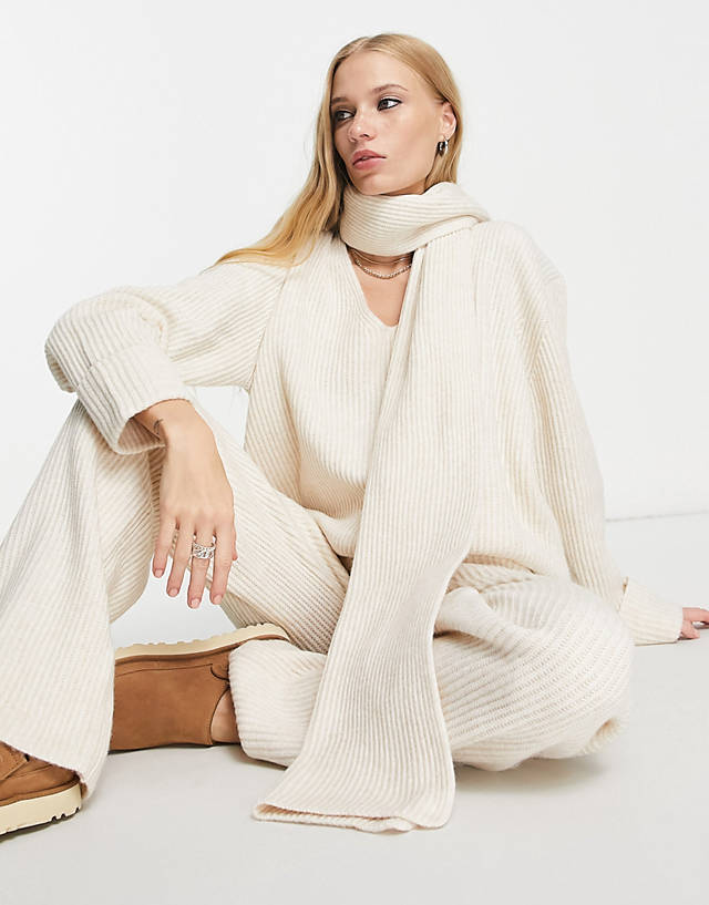 4th & Reckless - jumper co-ord with scarf in white