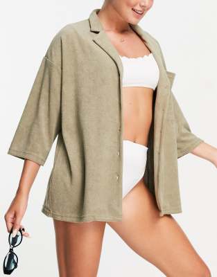 4th & Reckless – Kali – Oversize-Strandhemd aus Frottee in Salbeigrün - view 1
