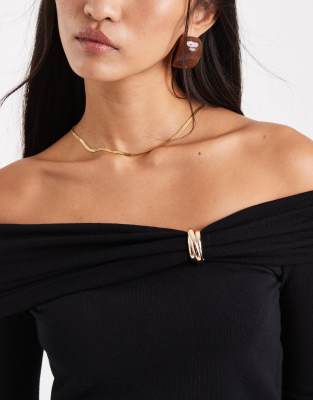 4th & Reckless Knit Off The Shoulder Gold-tone Hardware Detail Sweater In Black