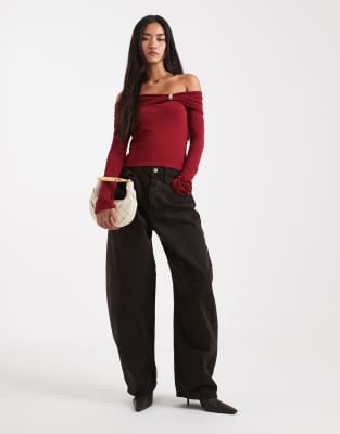 4th & Reckless Knitted Bardot Gold Hardware Detail Sweater In Burgundy