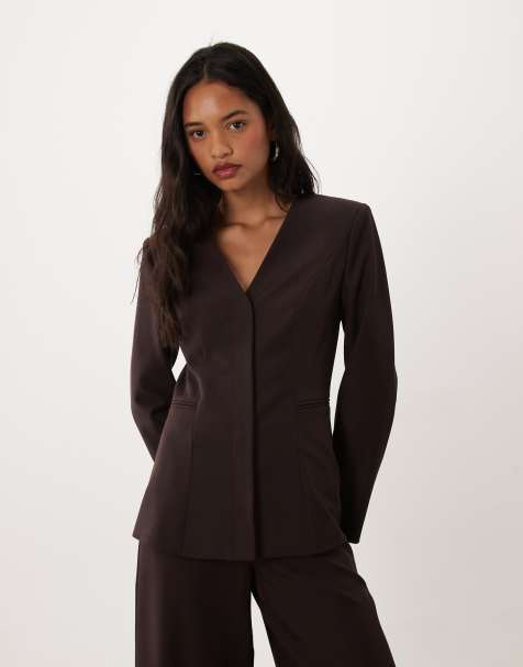 4th & Reckless kragenloses Blazer-Kombiteil mit ausgestellten Ärmeln, strukturierter Passform und taillierter Taille in Aubergine - view 1