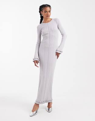 4th & Reckless - Langärmliges Maxikleid aus Rippstrick in Grau mit Kräuselsaum und Ziernaht