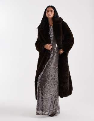 4th & Reckless - Langer Oversize-Mantel aus Kunstpelz in Schokobraun mit Bindegürtel-Brown