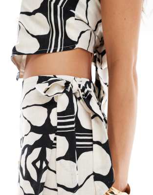4th & Reckless Linen Blend Beach Wrap Tie Side Mini Skirt In Multi