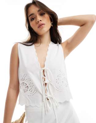 4th & Reckless 4th & Reckless linen blend cropped scallop edge tie front embroidered waistcoat co-ord in white
