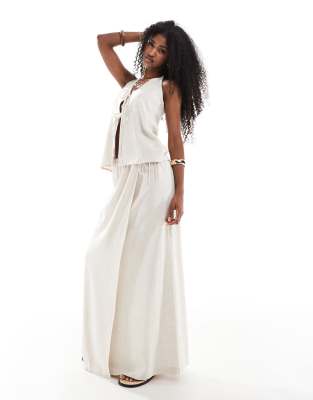 4th & Reckless 4th & Reckless linen blend wrap maxi beach skirt co-ord in beige-Neutral