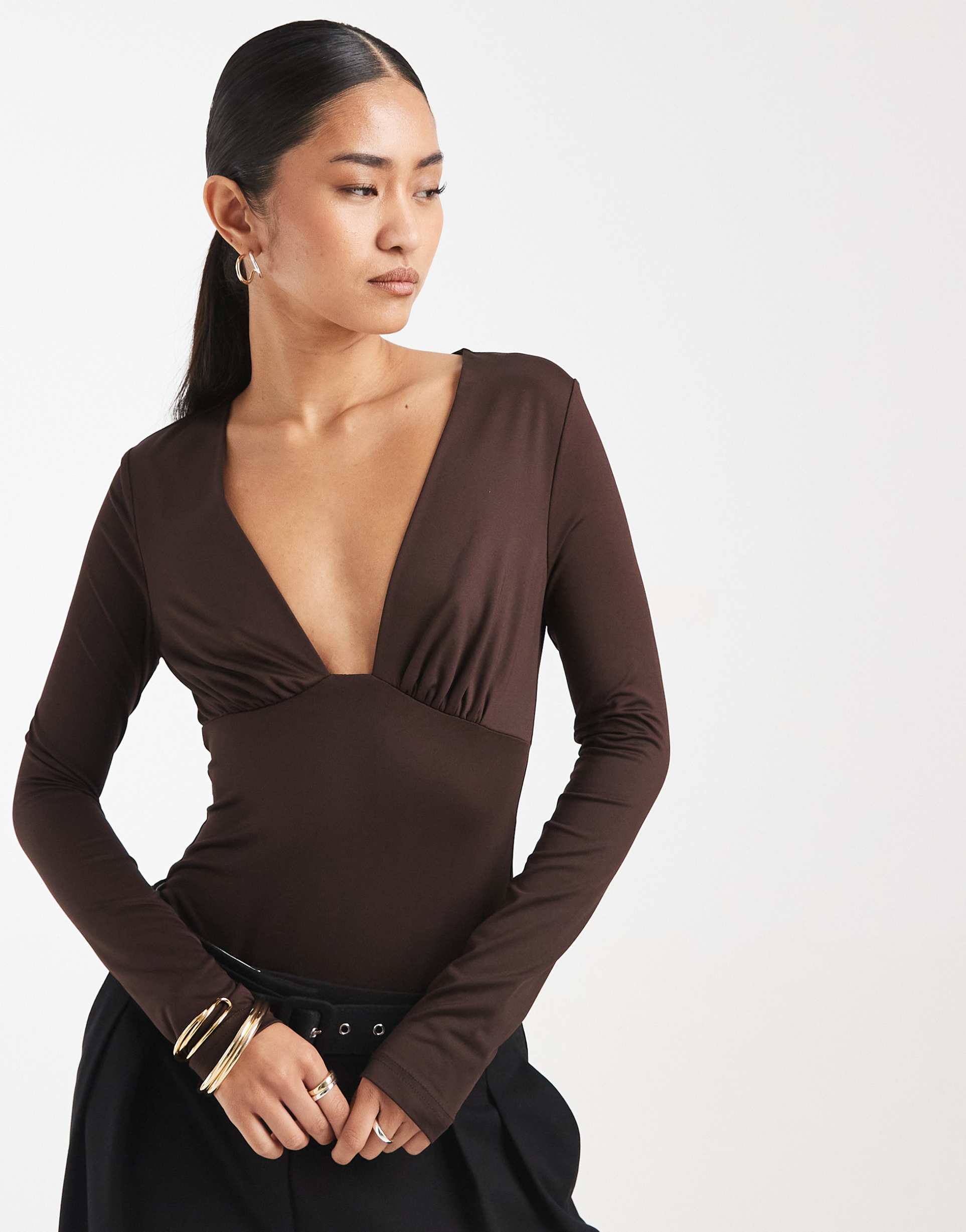 4th & reckless long sleeve plunge bodysuit in chocolate