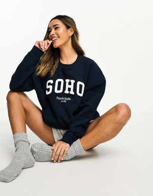 4th & Reckless 4th & Reckless lounge sweatshirt with boucle soho logo in navy