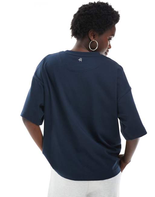 4th & Reckless – Marinblå t-shirt i oversize med broderad logga, 4 av 4