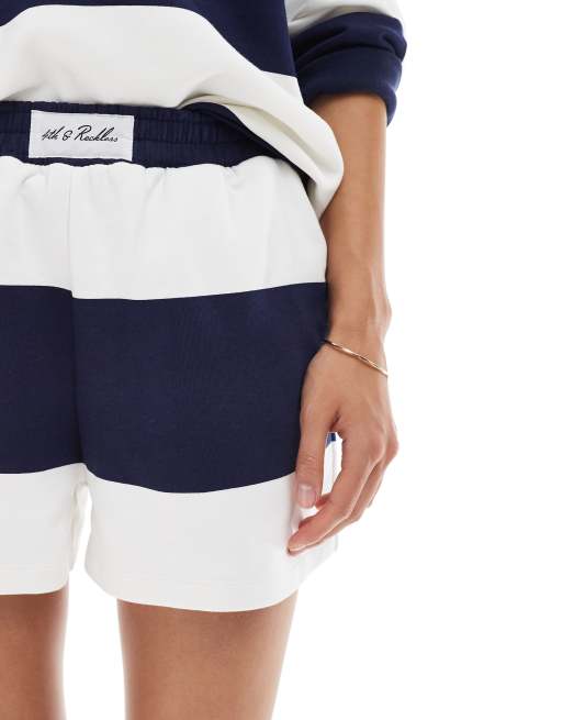 4th & Reckless - Marineblå og hvide sweat-shorts med broderet logo og striber i boksershortsstil, 5 af 5