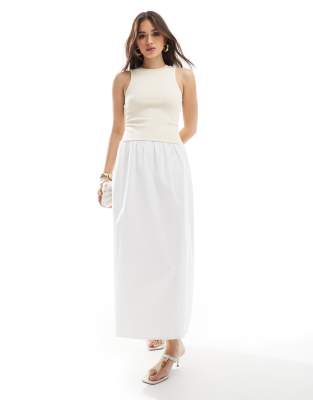 4th & Reckless - Maxikleid in Beige und Weiß mit tiefer Kontrast-Taille und Racer-Ausschnitt-Neutral