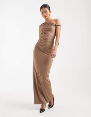 4th & Reckless - Maxikleid in Mokka mit seitlicher Raffung und One-Shoulder-Träger-Brown
